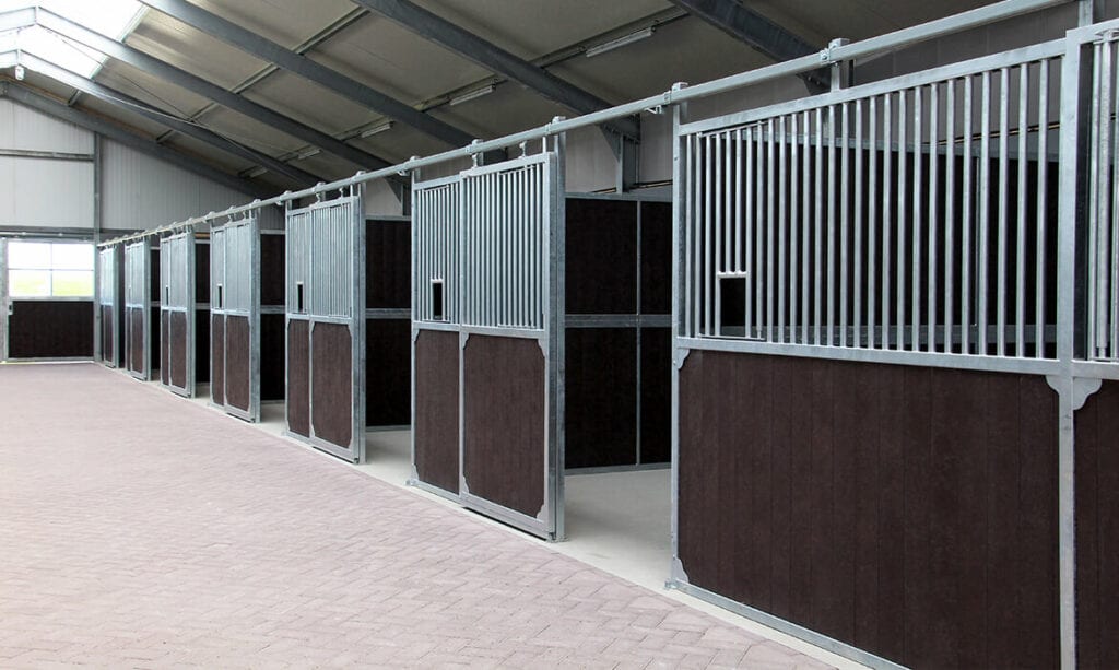 Paardenbox met schuifdeur - paardenboxen kopen