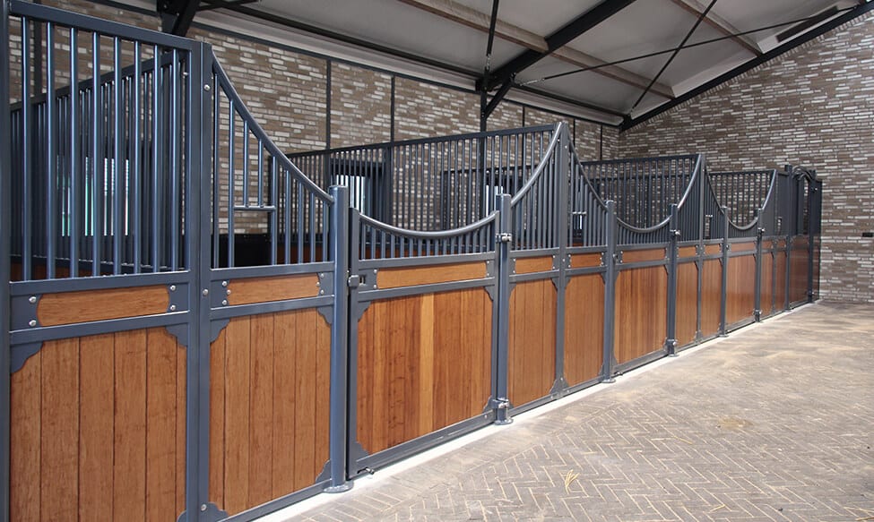 Referentie project - luxe prefab paardenbox