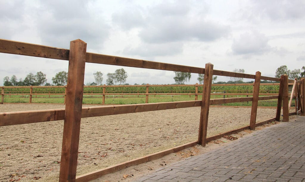 Referentie project - schuine omheining paardenbak
