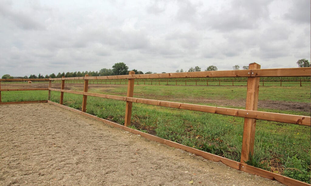 Referentie project - schuine omheining rijbak