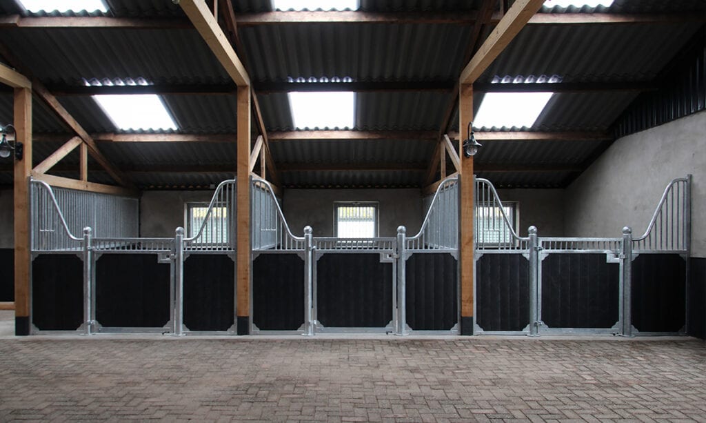 Referentie - paardenboxen in oude schuur - paardenstal