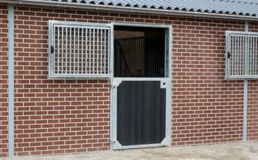 Staldeuren voor prefab gemetselde wanden